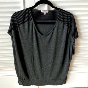 Casual cap sleeve t in black size small